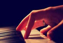 爱游戏体育：佩顿重伤恐离队！勇士面临续约难题，底薪留人还是放手.